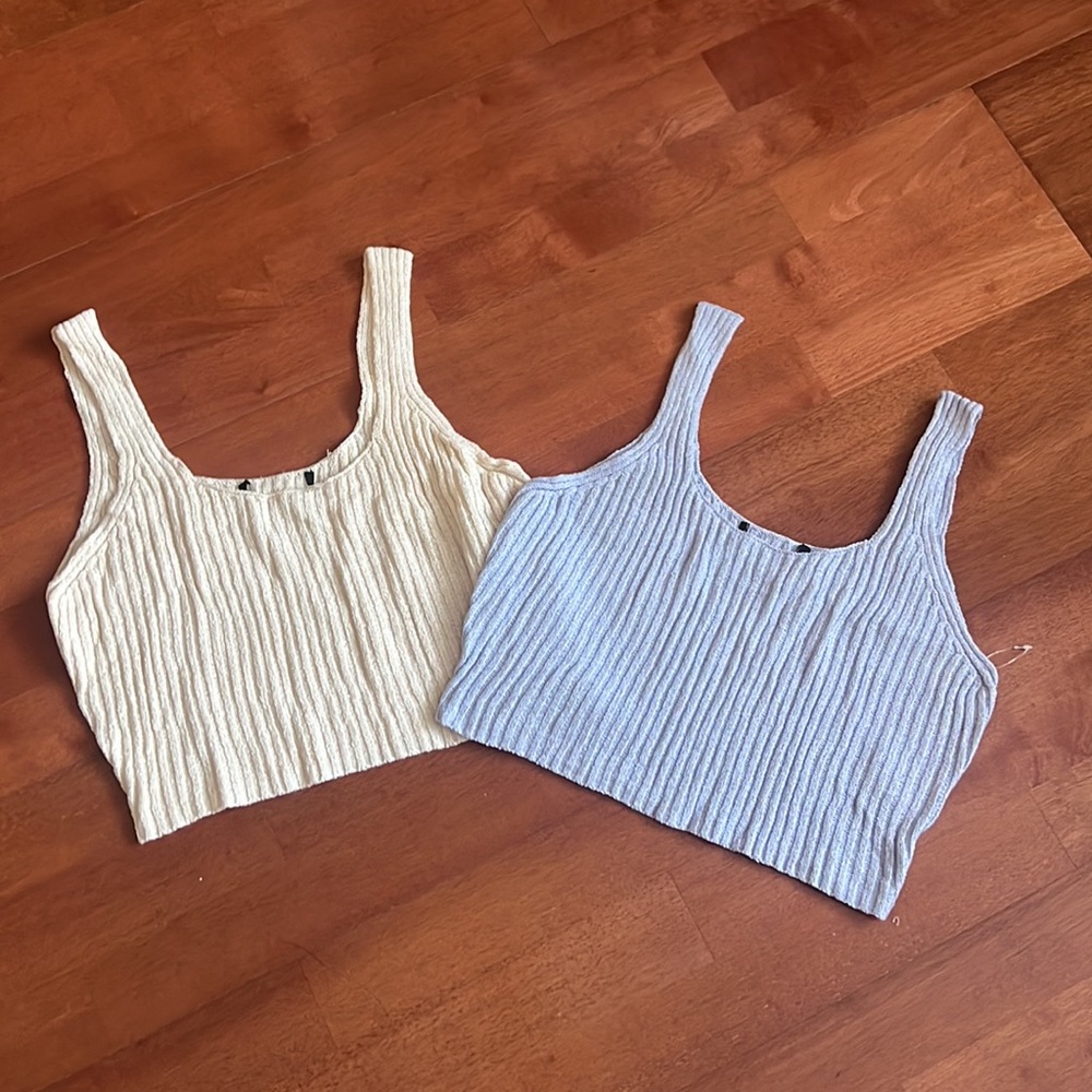 2 Cropped Tops - Picture 4 of 4